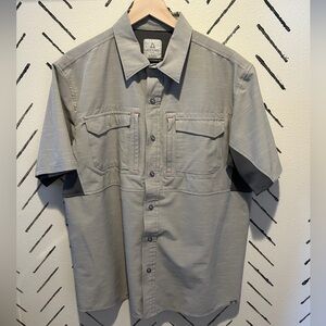 Ascend men’s khaki/tan short sleeve button up, size Large